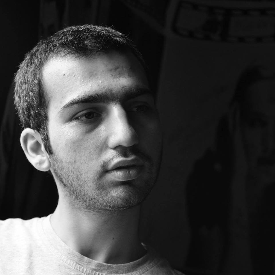 Bak İvan kardeş yarımız Cumhurbaşkanı Tayyip Erdoğan'ı ve politikalarını severiz, yarımız sevmeyiz. Fakat sen boğazdan geçerken öyle tehdit edercesine elindeki füzeyi bize doğrultursan en marksist çizgide Moskova sempatizanı olanlarımız dahi bir anda Kayı Boyundan geldiğini anımsar ve elindeki boruyla başka türlü İstanbul hatırası çektirir. Biz bu toprakları farmvilleden kazanmadık.